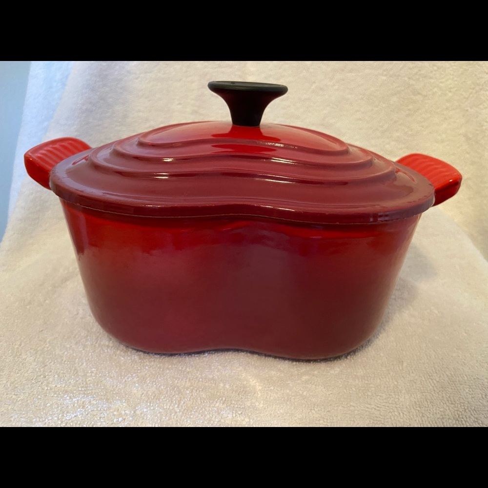 Le Creuset Cast Iron 2 Quart Casserole Pot - Picture 4 of 8